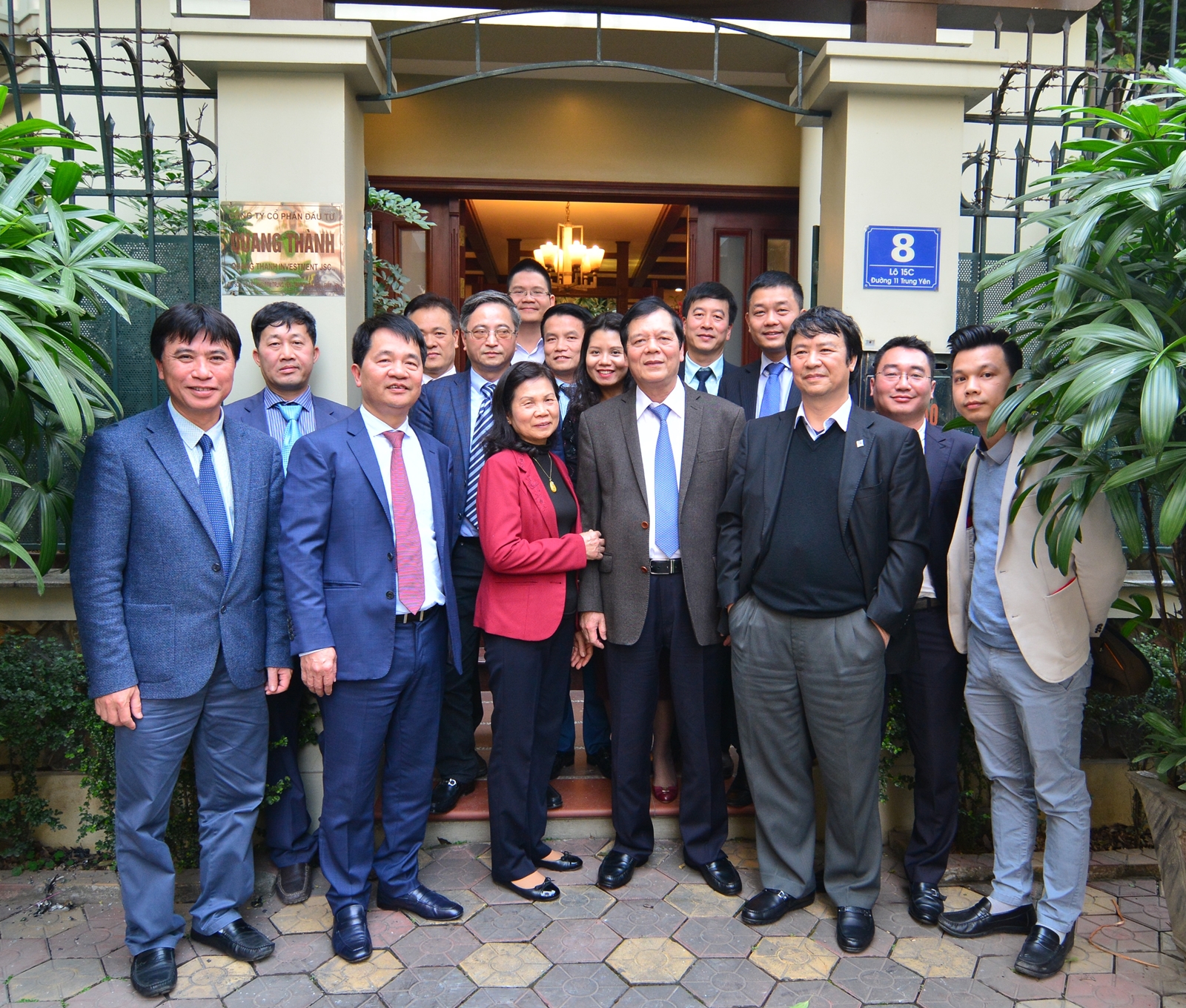 Top executives of Viglacera Corporation visit and wish good health to former top executives of the Corporations through periods on the occasion of Lunar New Year 2018
